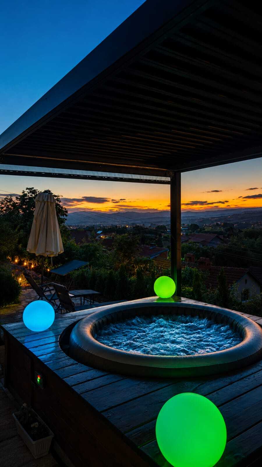 Jacuzzi sa svetlećim kuglama u plavi sat
